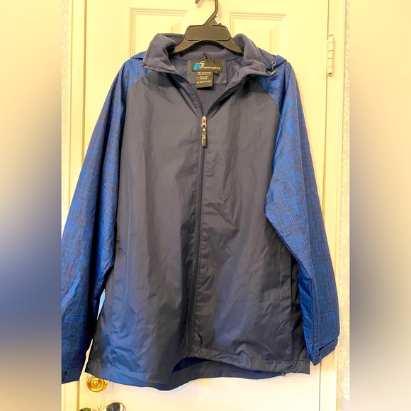 I❤️5 Apparel never worn men’s hooded windbreaker . Very stylish. Size  medium - Picture 1 of 3